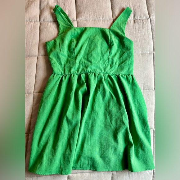 Francesca's Collections Dresses & Skirts - Francesca's Collections Vibrant Green Midi Dress